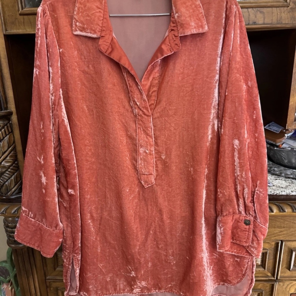 John Mark Coral Velvet Blouse m euc